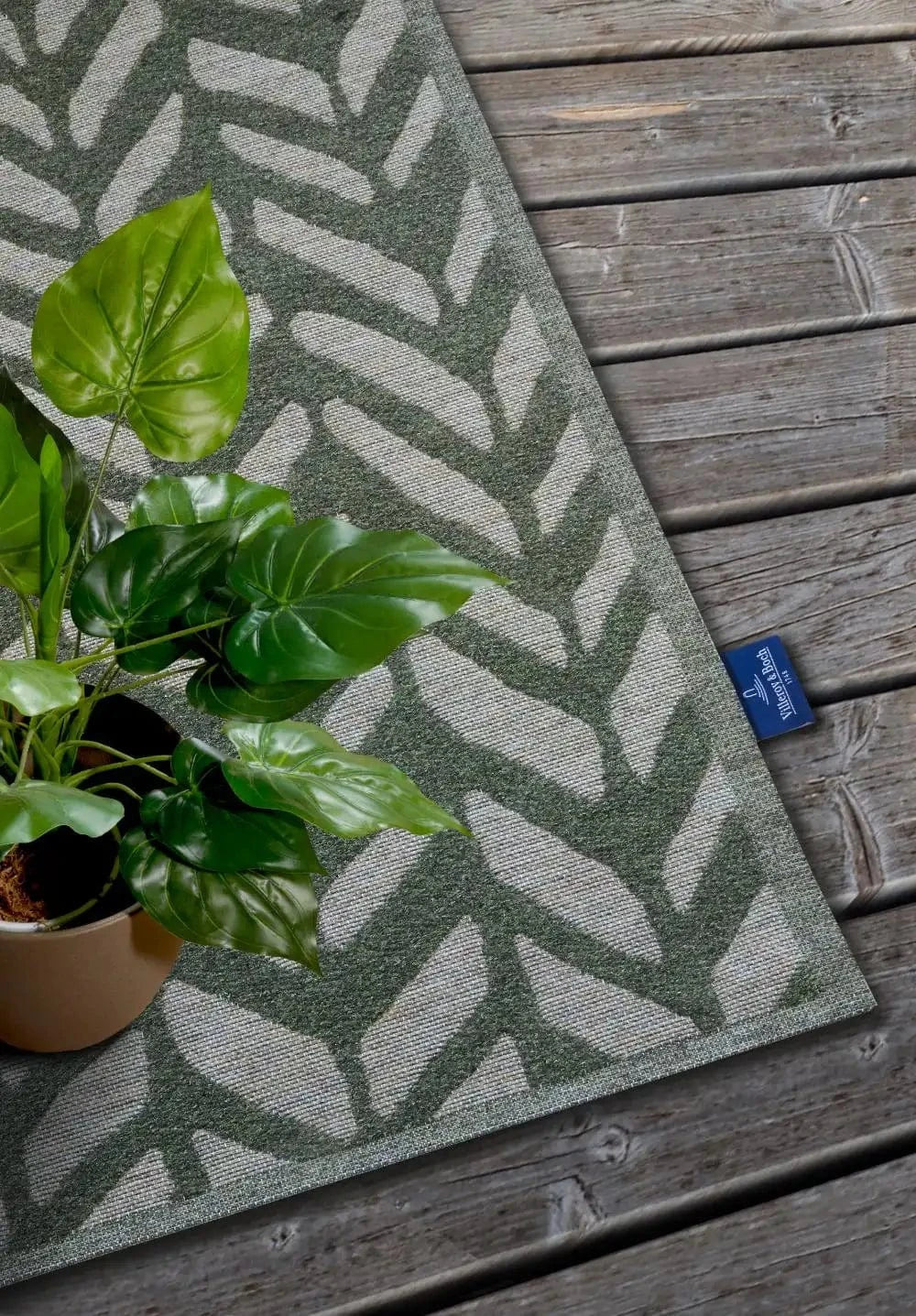 1883 Indoor Outdoor 106157 Jungle Green Rug - Image 3