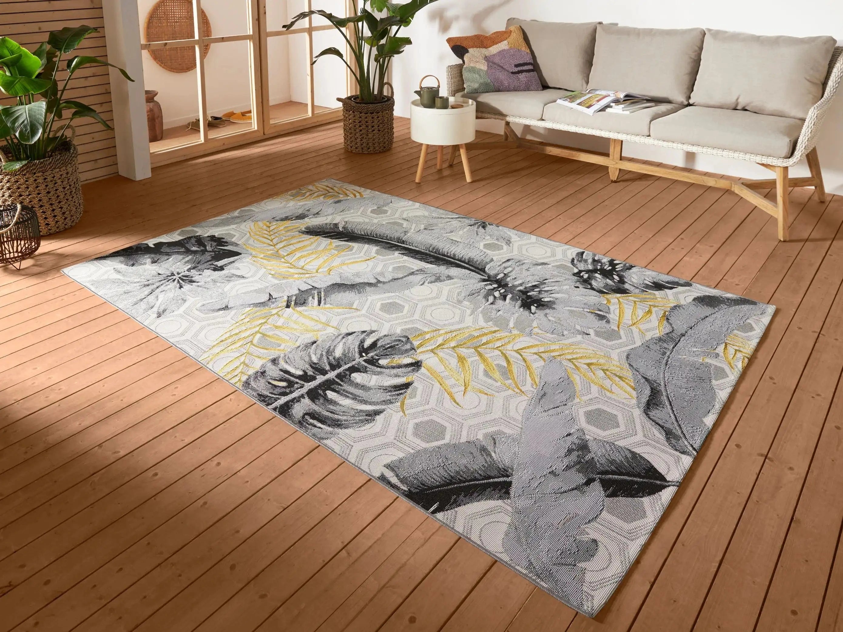 Flair 105612 Gold Leaves Rug