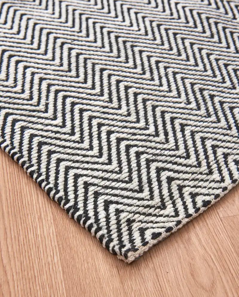 Ives Black/White Runner