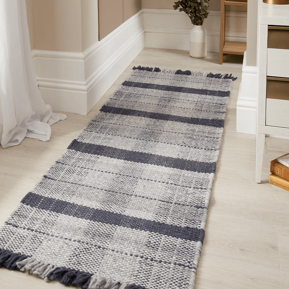 Origins Highland Check Runner Navy